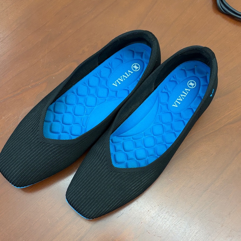 VIVAIA Black Margot lightweight Flats with Blue Insole, size 8